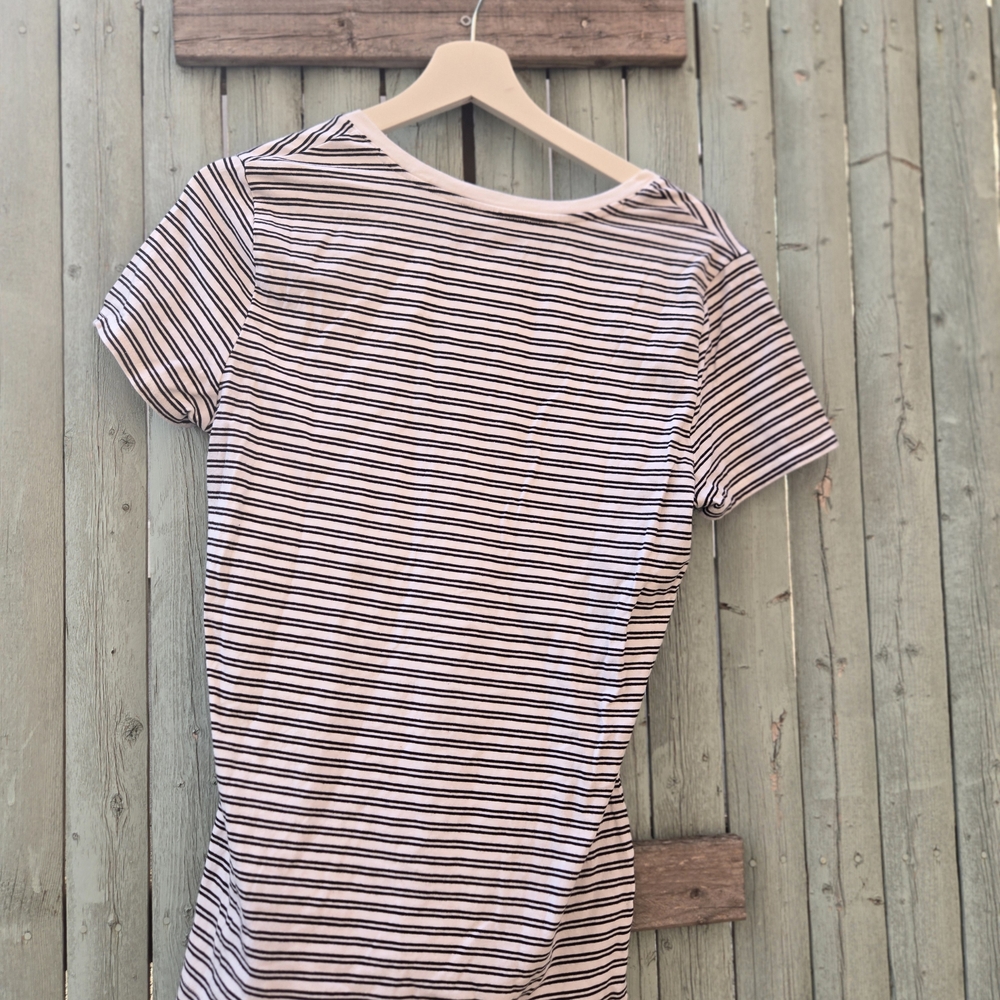 Saks Fifth Avenue Women’s V-Neck Tee Medium Black White Striped Short Sleeve - Picture 2 of 2